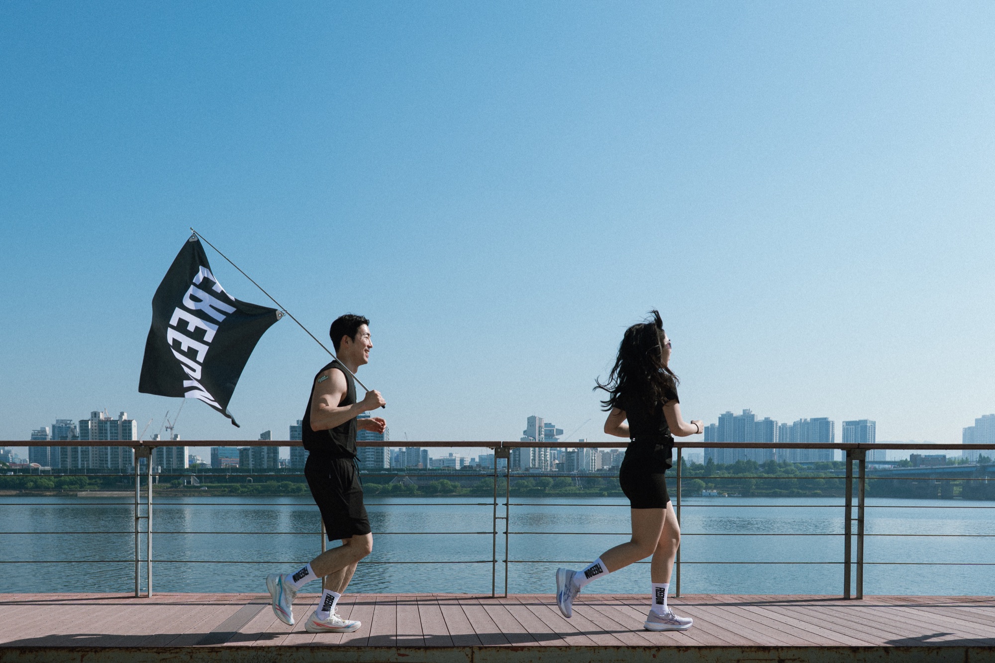 한강 주간 러닝 크루 촬영 — 페이드인스튜디오