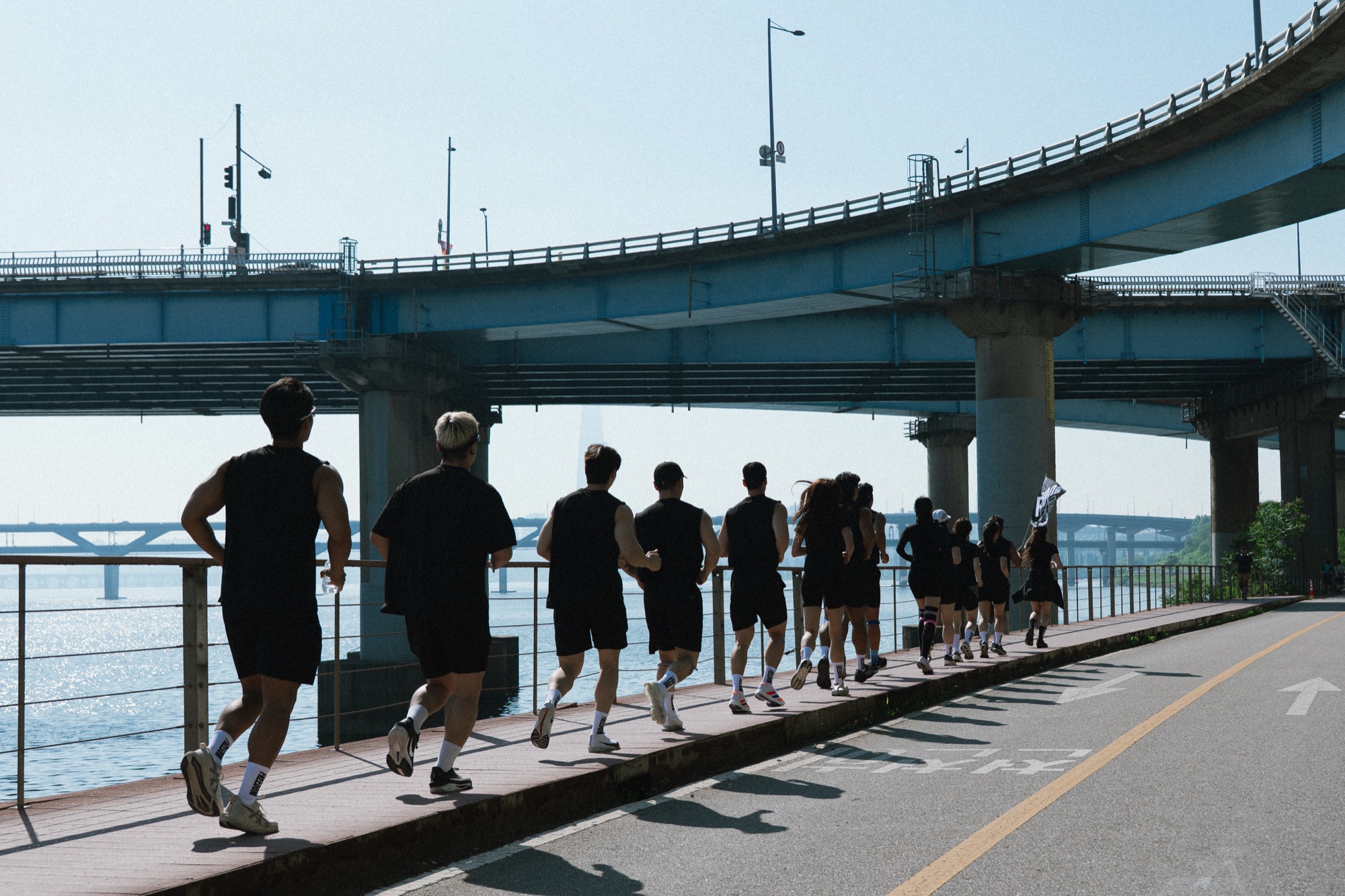 한강 주간 러닝 크루 촬영 — 페이드인스튜디오