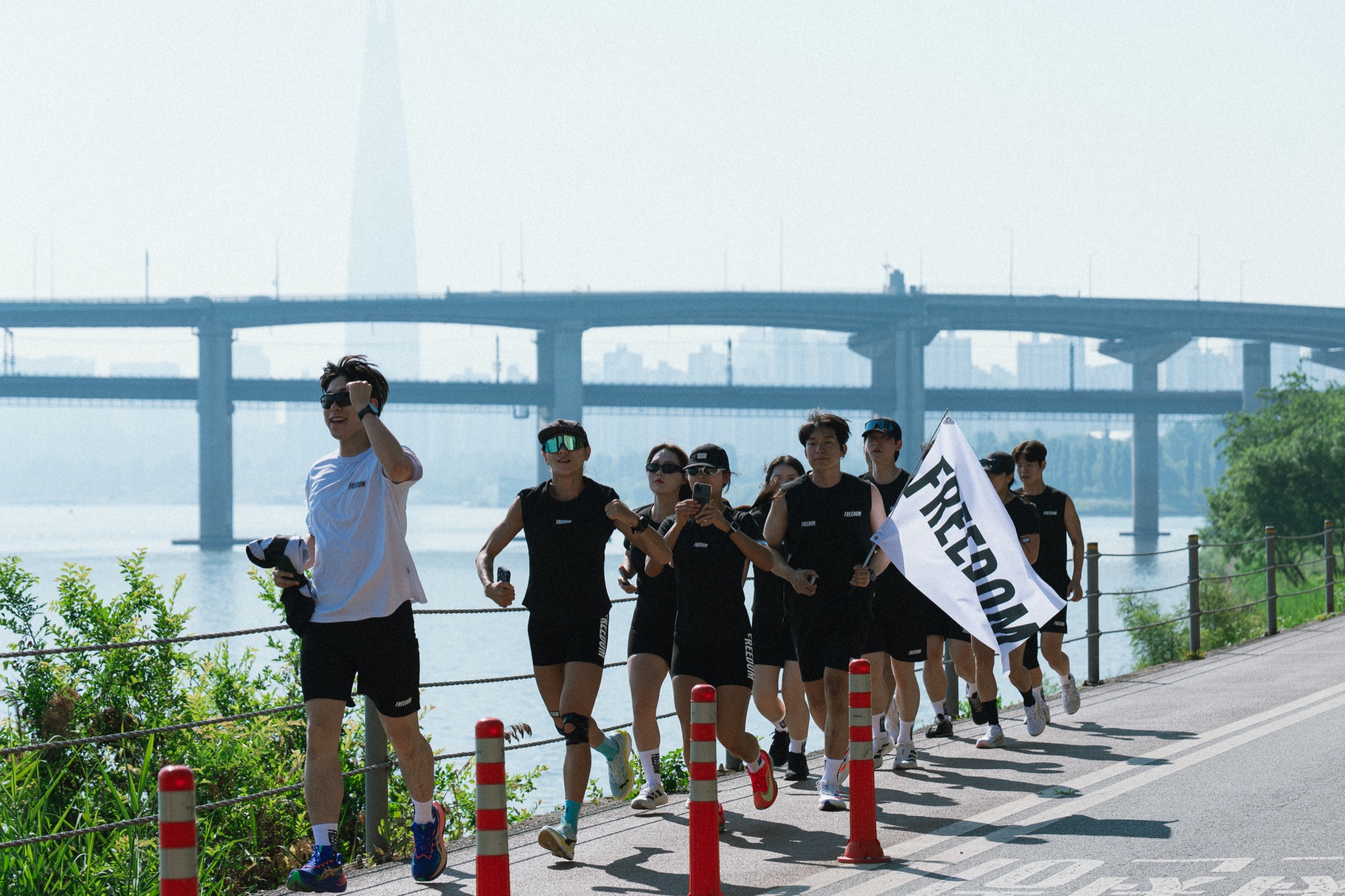 한강 주간 러닝 크루 촬영 — 페이드인스튜디오